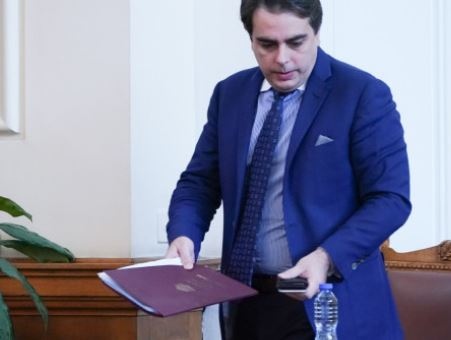 Тук се вижда една много дълга ръка на една много